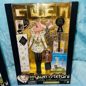 Gwen Stefani Wind it up doll